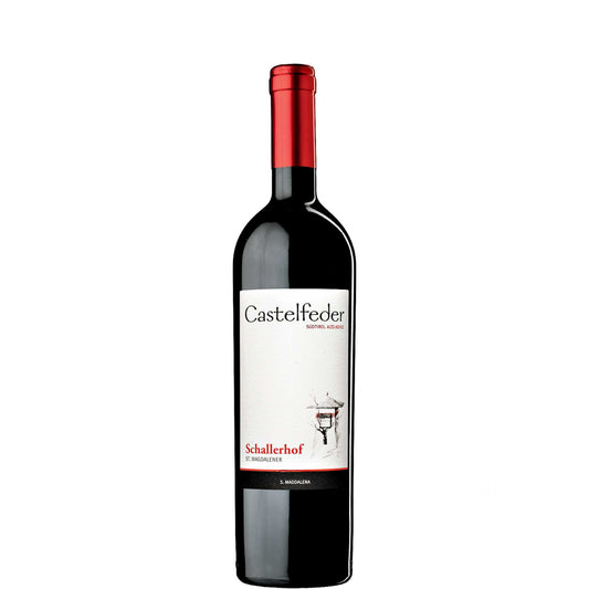 St. Magdalener vino rosso Südtirol Alto Adige su sfondo bianco